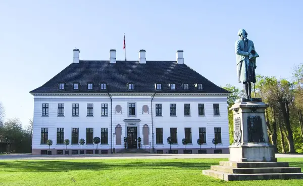 Bernstorff Slot, slot i Gentofte